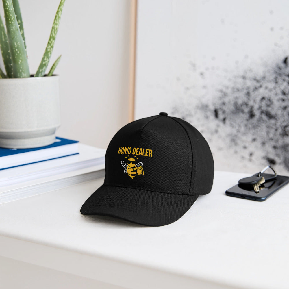 Honig Dealer Baseballcap in Schwarz – auf dem Schreibtisch