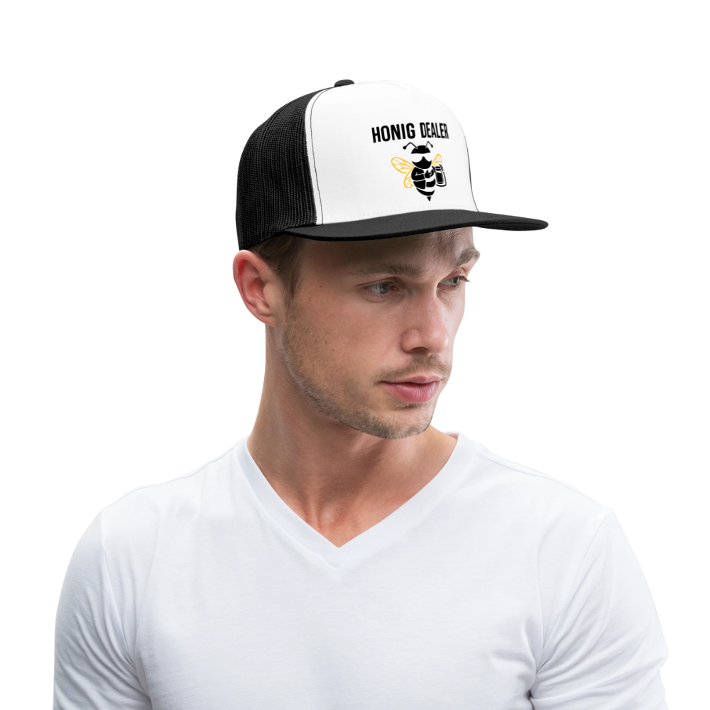 Honig Dealer Trucker-Cap in Weiß/Schwarz – getragen