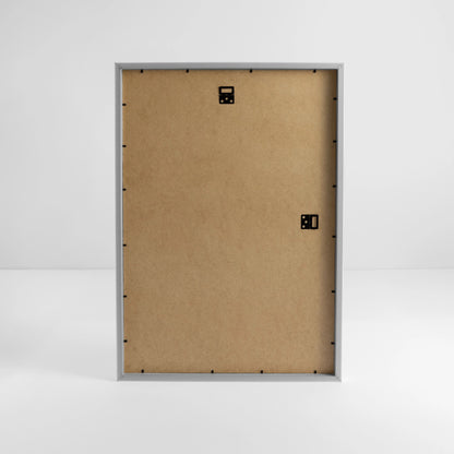 Honig Dealer Gerahmtes Poster (49 × 69 cm) mit Rahmen in Weiß – Rückseite
