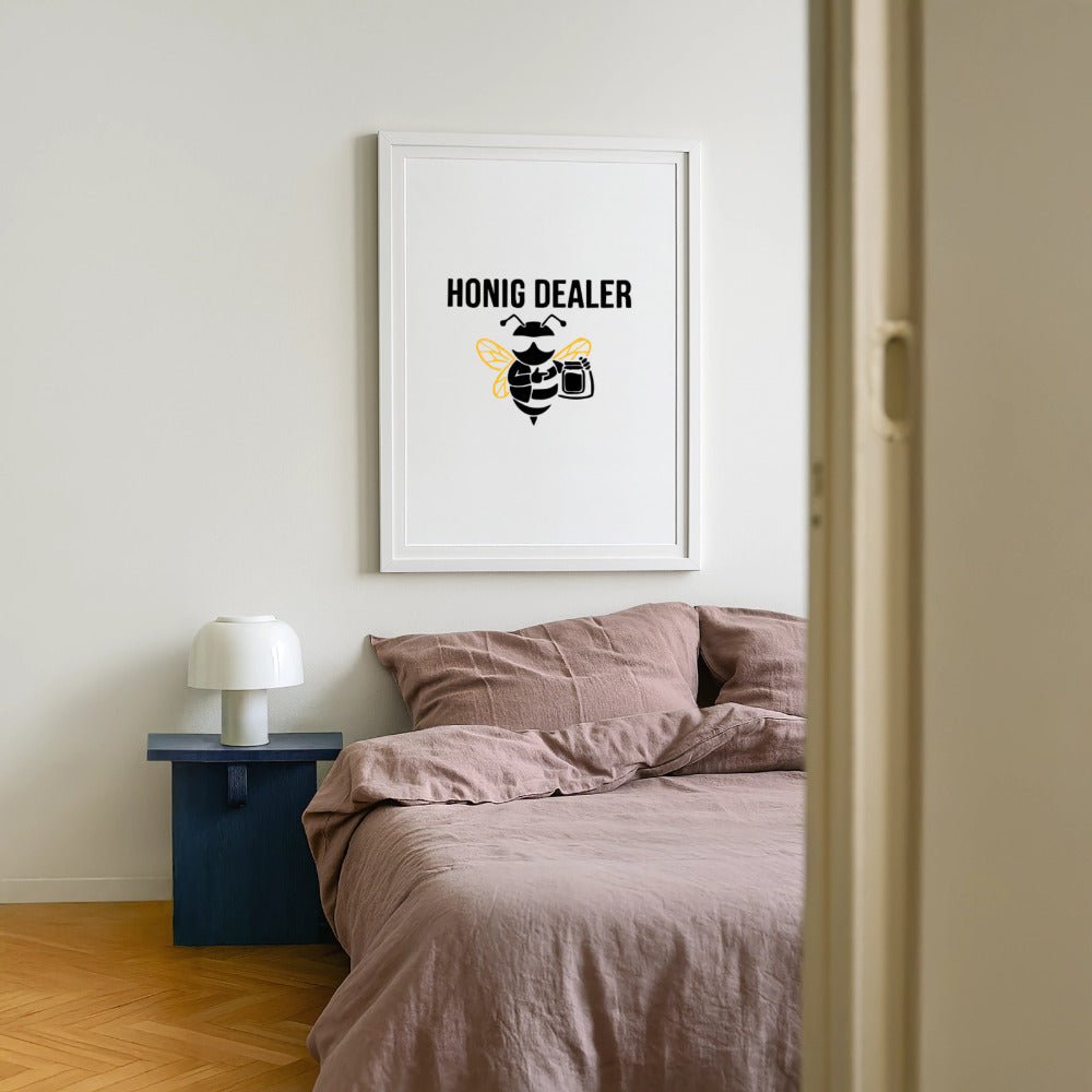 Honig Dealer Gerahmtes Poster (49 × 69 cm) mit Rahmen in Weiß – im Schlafzimmer