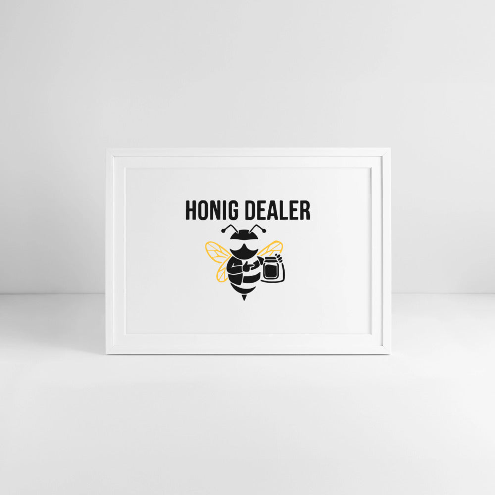 Honig Dealer Gerahmtes Poster (69 × 49 cm) mit Rahmen in Weiß – Studioaufnahme